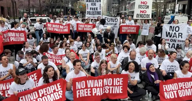 ইসরাইলকে অস্ত্র বিক্রি বন্ধে নিউ ইয়র্কে যুদ্ধবিরোধী বিক্ষোভ